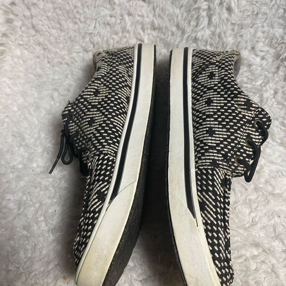 Twisted Black and Cream Geometric Patterned men’s Sneakers SZ11M - Picture 6 of 10